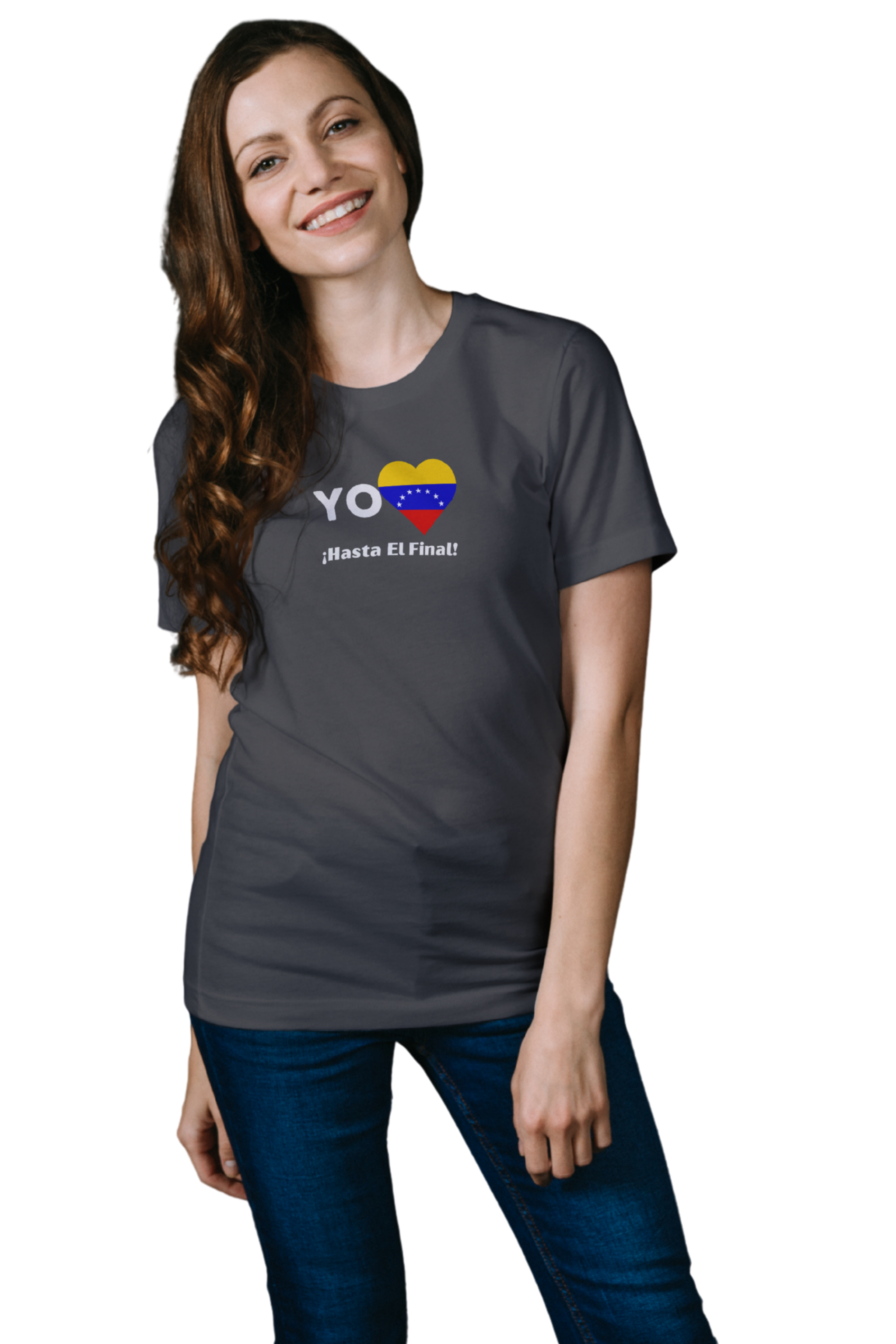 Una mujer joven viste una franela gris oscuro con la bandera venezolana de 7 estrellas en forma de corazón, la palabra "YO" a la izquierda y el texto "¡HASTA EL FINAL!" debajo.
