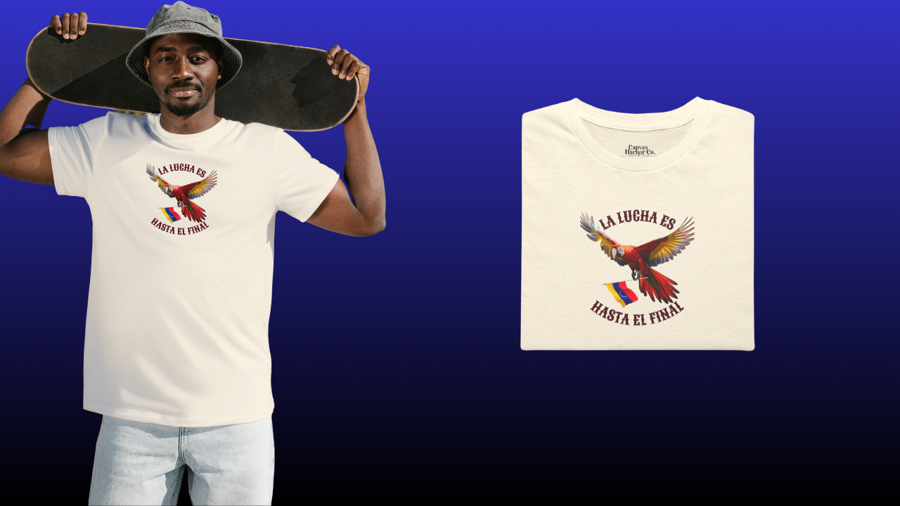 Franela color crema, doblada, con la imagen de un guacamayo con la bandera venezolana. La frase "LA LUCHA ES HASTA EL FINAL" rodea al ave.
A la izquierda, un hombre afroamericano viste la franela. Él está de pie, sosteniendo su patineta por detrás de su cabeza.